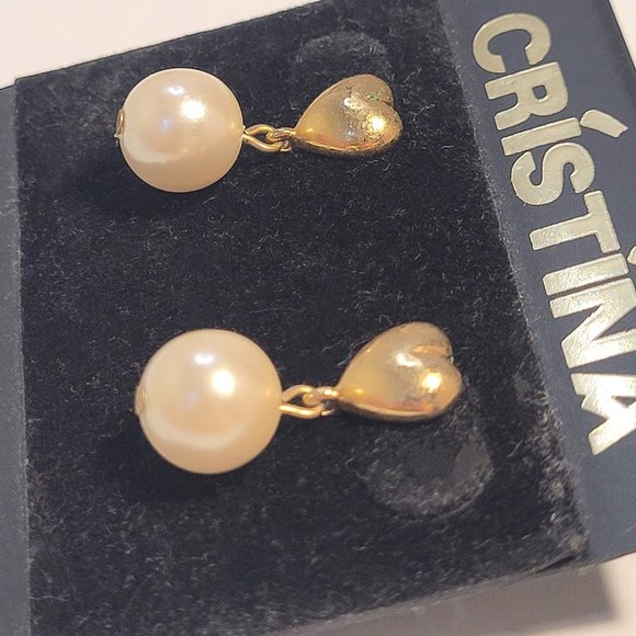 Vintage Minimalist Dainty Gold/Pearl Heart Detail Earring - Picture 6 of 6